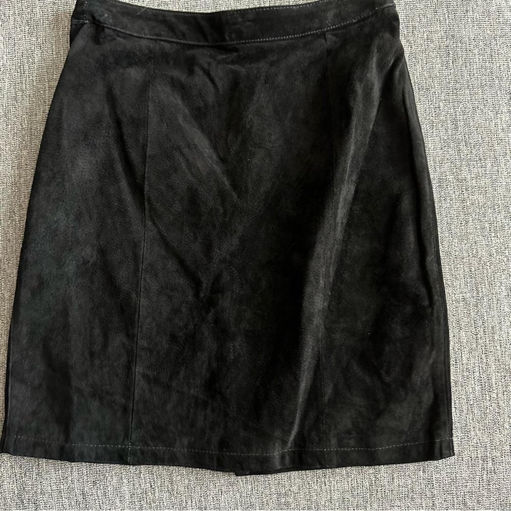 Cayenne || vintage black suede skirt
